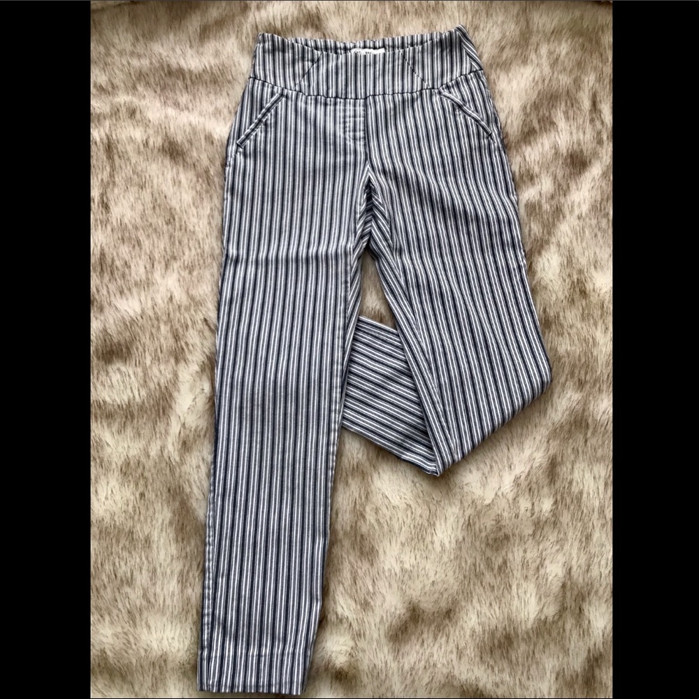 ⚓️Navy Pinstripe Pull-On Ankle Pant